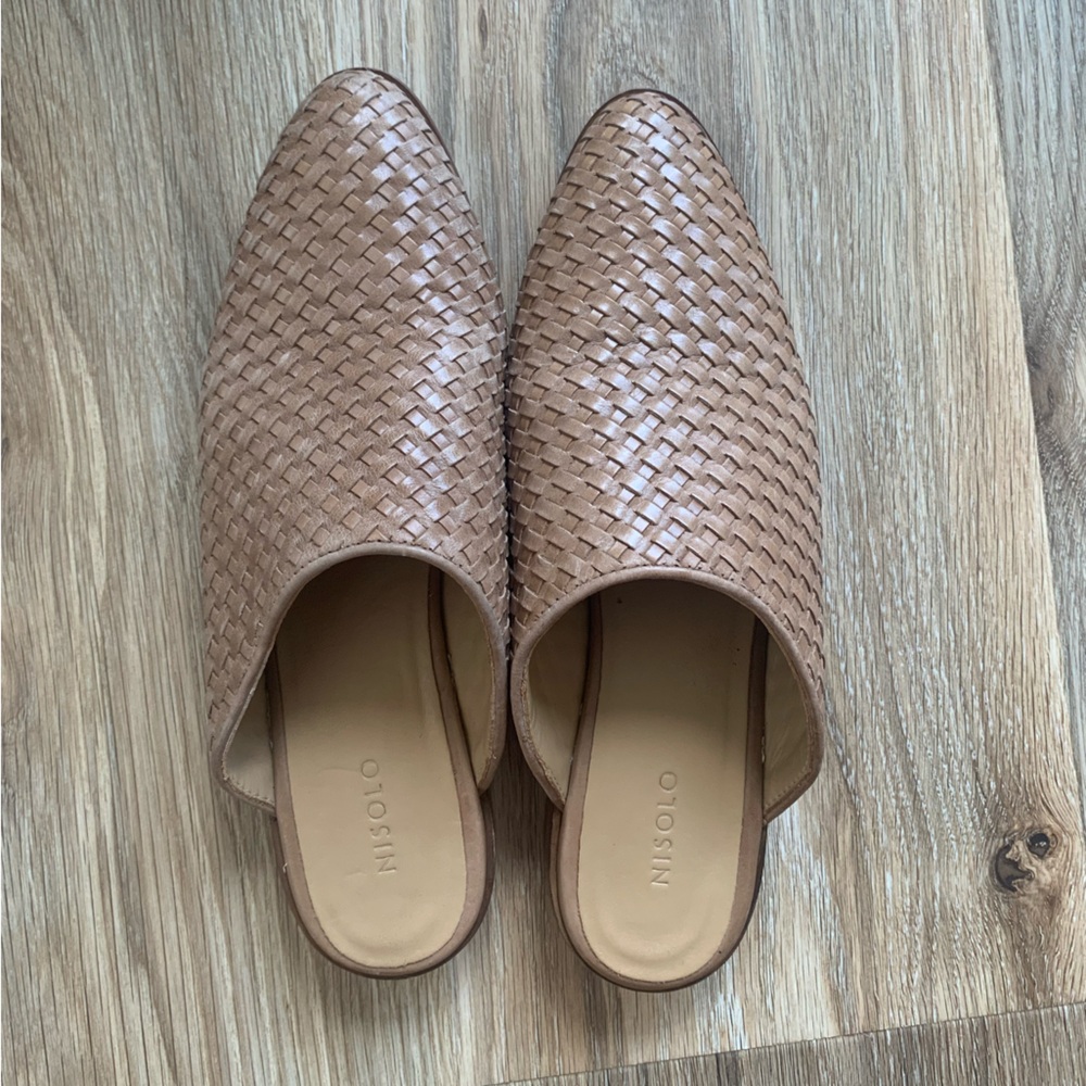 Nisolo Ama Woven Mules, Tan, Size 8 (fits like a 7.5/8)